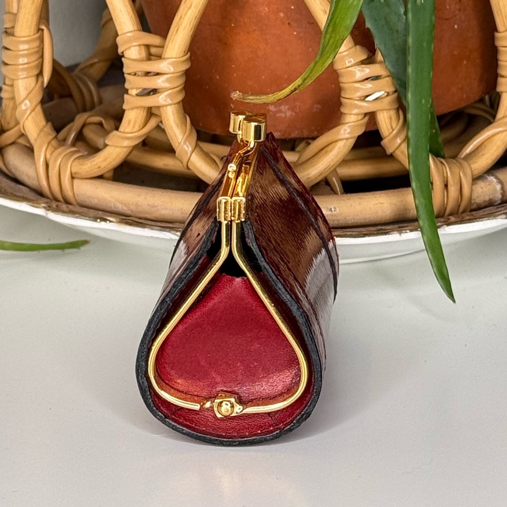 Vintage 1960s Red Snakeskin Kiss Lock Coin Purse Mini Barrel Wallet Gold Frame - Picture 4 of 9